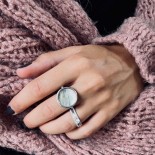 GINETTE NY Bague Disc Ring Or blanc Nacre noire RDNBG